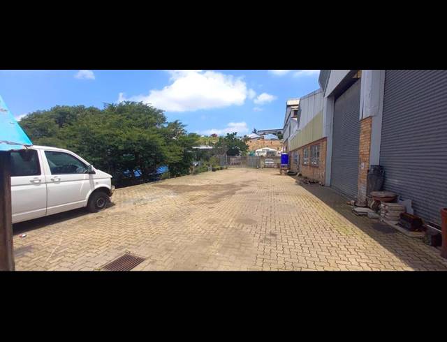 1,090M² WAREHOUSE TO LET IN WESTMEAD